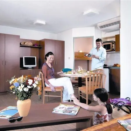 Resideal Hotel apartamentowy 4*